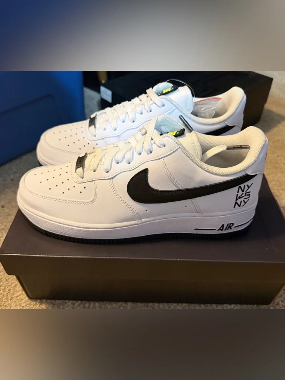 Nike Air Force 1 Low "NY vs NY" sneaker - Picture 2 of 8
